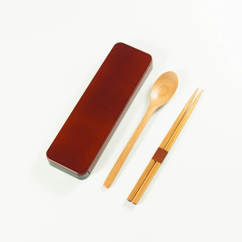 Set de couverts en bois (châtain clair)