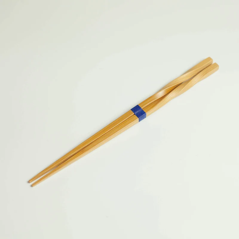 Baguettes en bambou torsadées