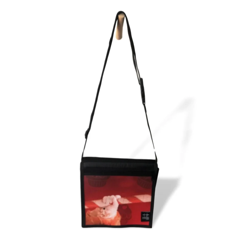 Sac à bandoulière format petit. rouge et blanc avec motif de cupcake