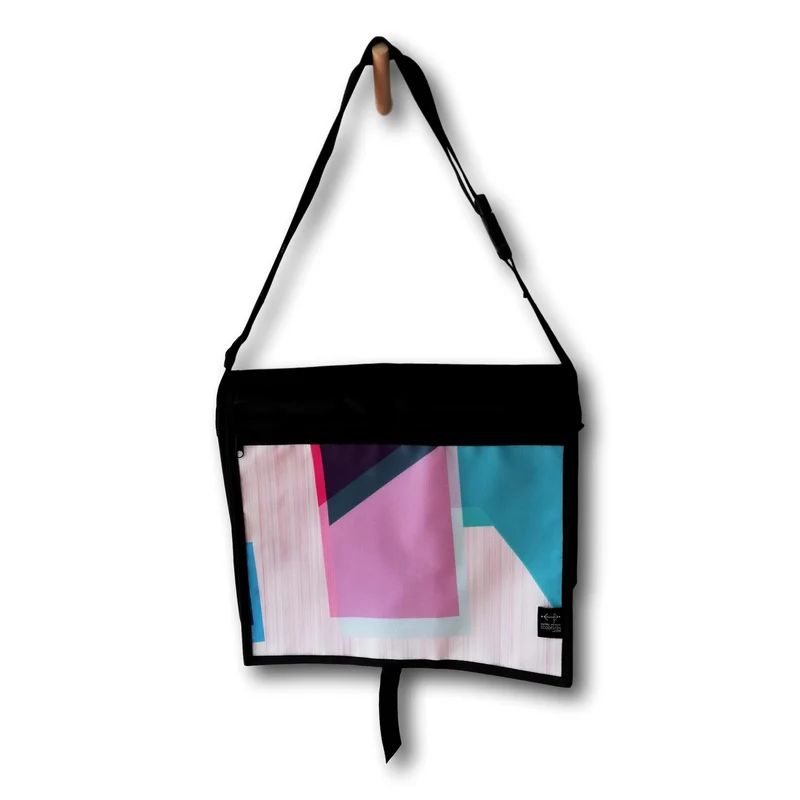 Sac à bandoulière format grand rose turquoise à formes géométriques